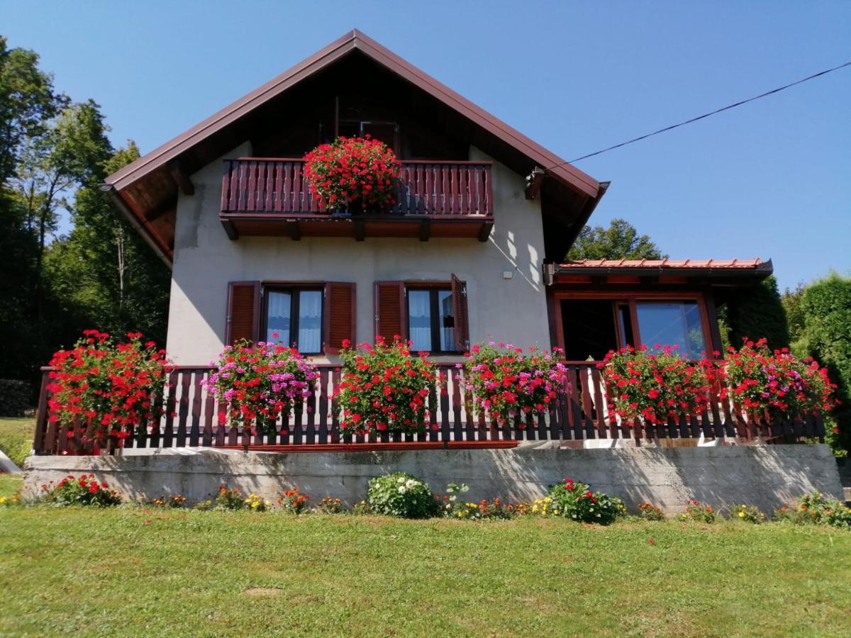 Holiday Home Mare Near River Karlovac Exterior photo