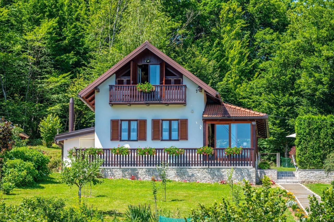 Holiday Home Mare Near River Karlovac Exterior photo