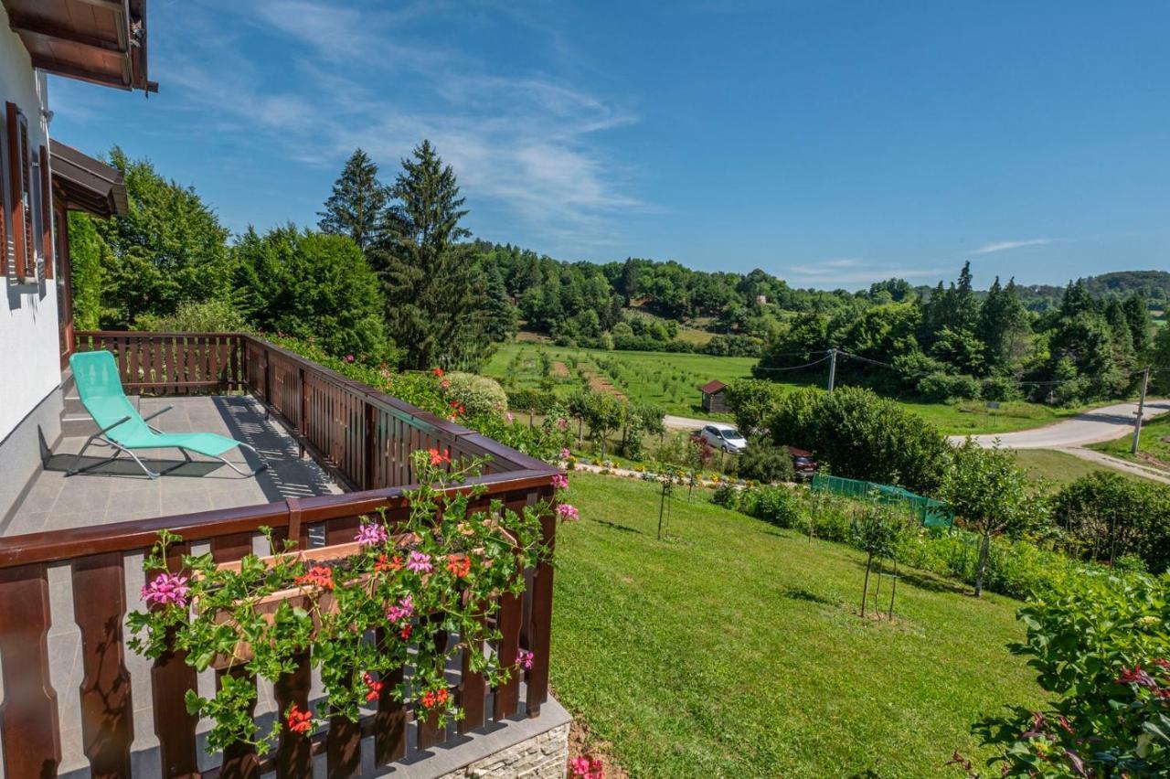 Holiday Home Mare Near River Karlovac Exterior photo