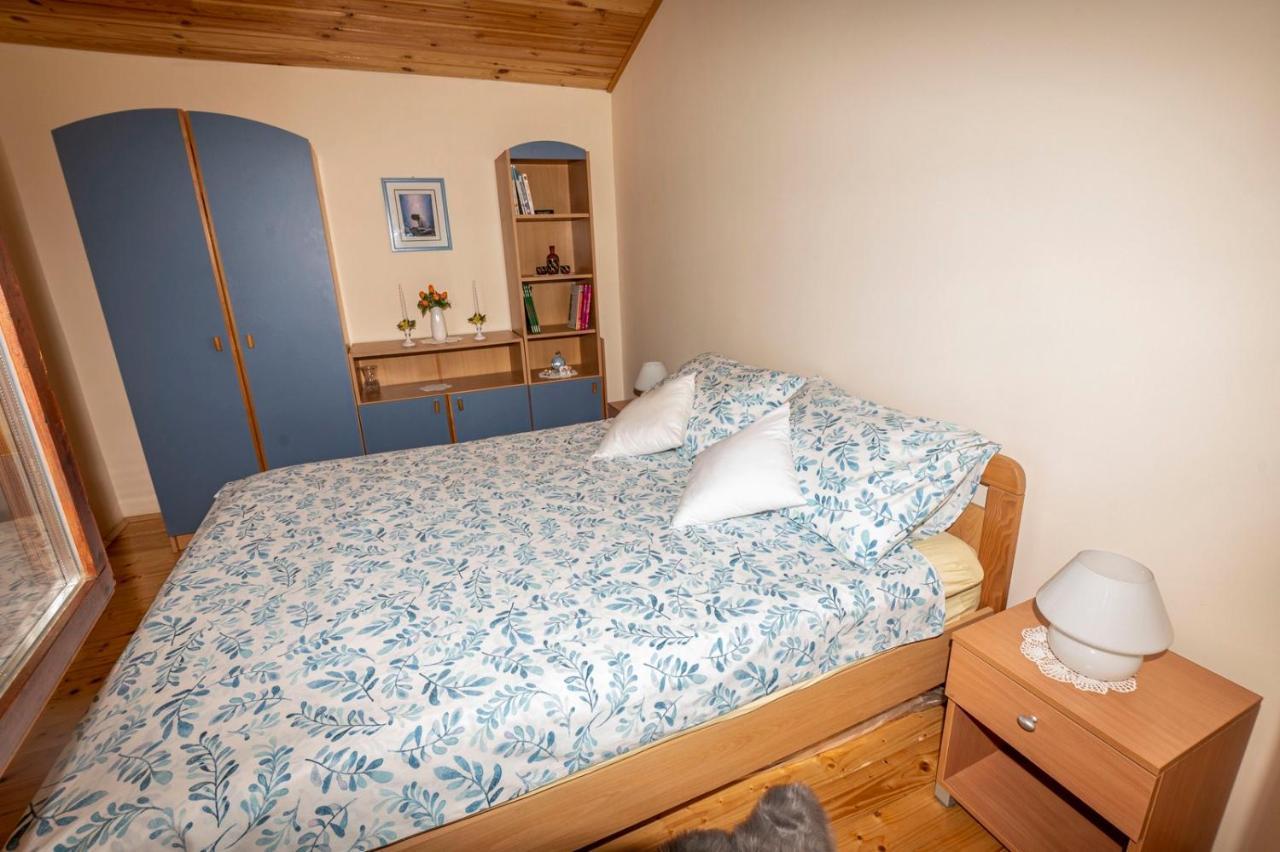 Holiday Home Mare Near River Karlovac Exterior photo